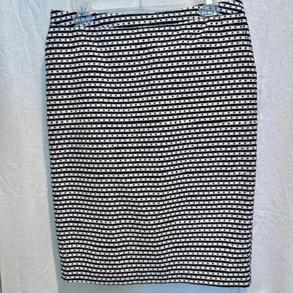 Merona black and white diamond-patterned skirt Size 10